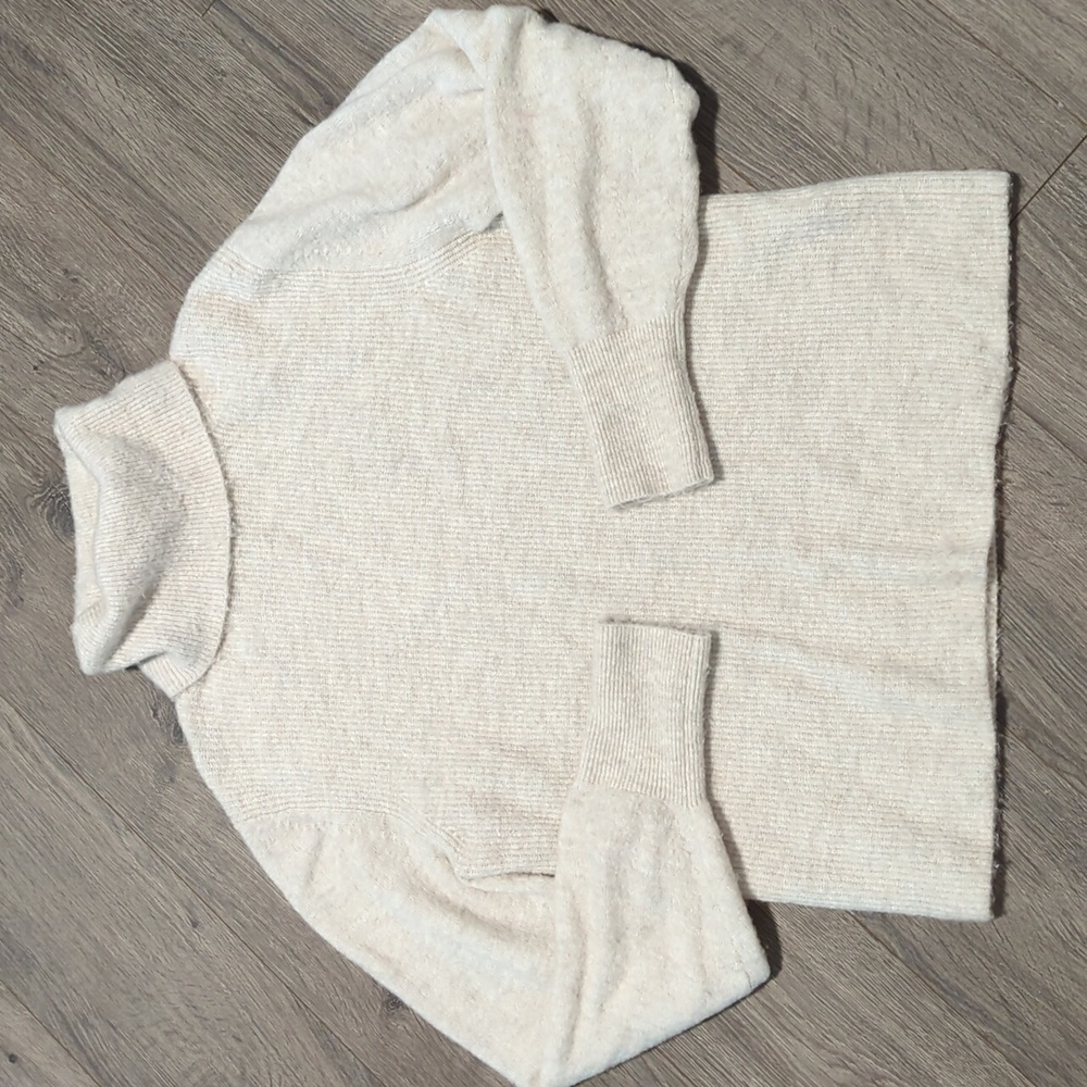 Banana Republic wool blend essential minimalist turtleneck sweater